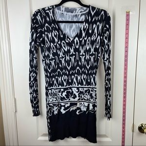 Black white oversized blouse pairs well with leggings medium